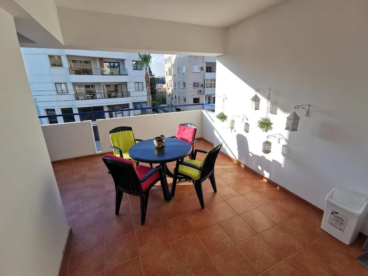 Carisa Downtown With Rooftop Pool 0*, Larnaca