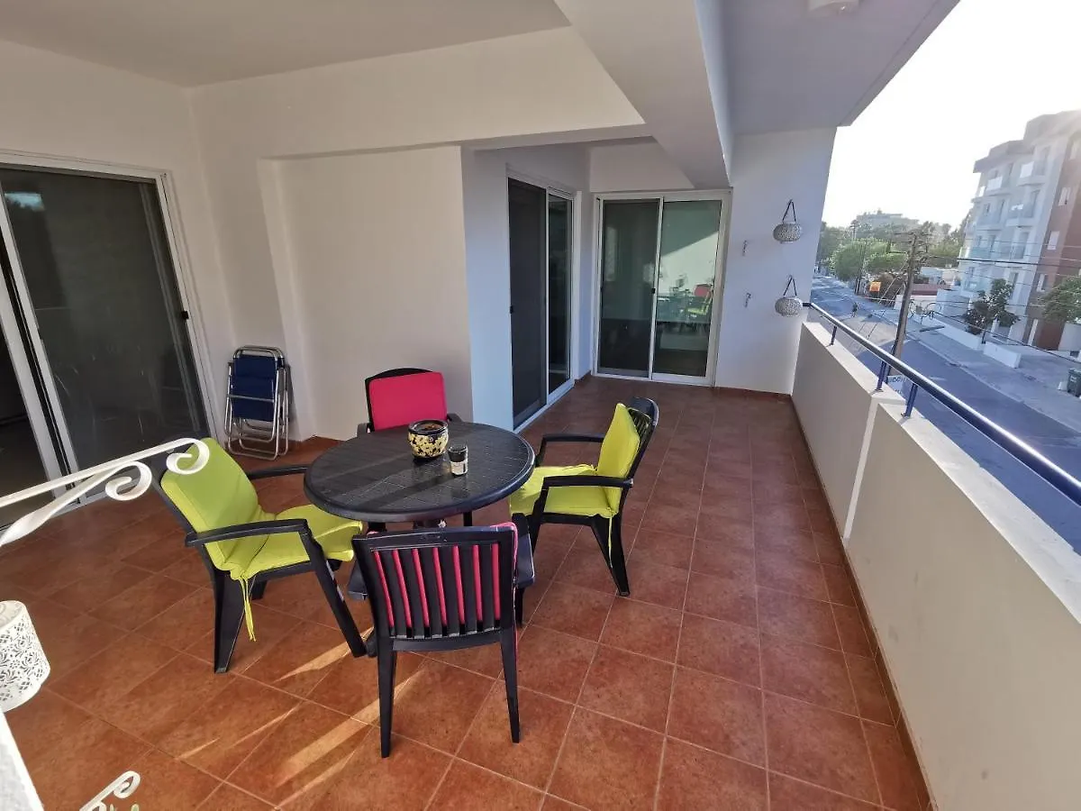 Carisa Downtown With Rooftop Pool 0*, Larnaca Cipro