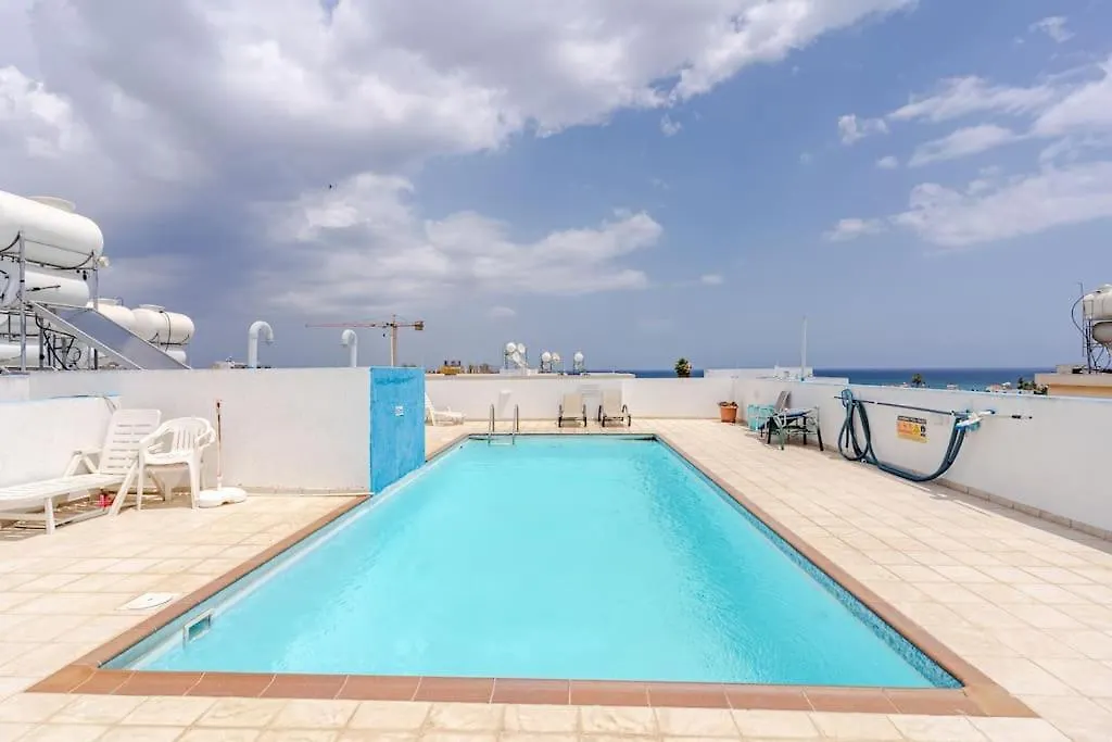 Carisa Downtown With Rooftop Pool 0*, ラルナカ キプロス