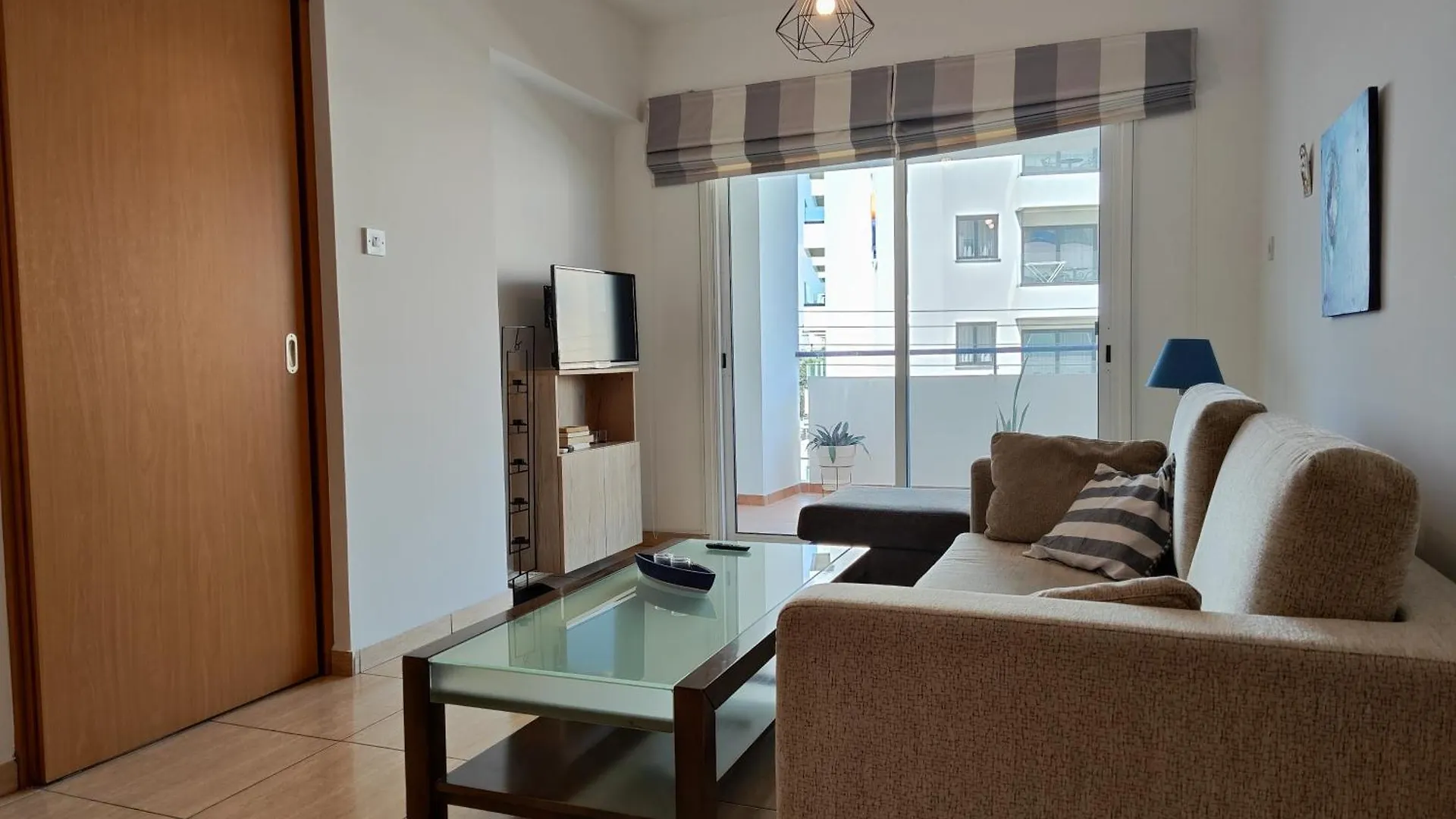 Appartamento Carisa Downtown With Rooftop Pool Cipro