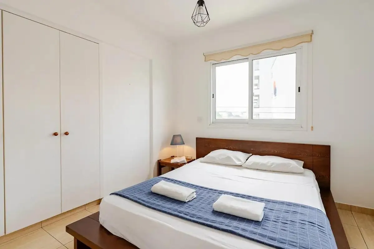 Carisa Downtown With Rooftop Pool Appartamento Larnaca