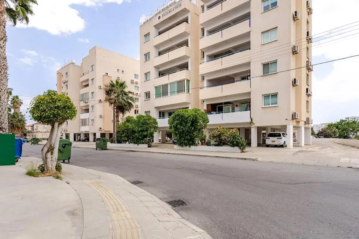 Carisa Downtown With Rooftop Pool 0*, Larnaca Cipro
