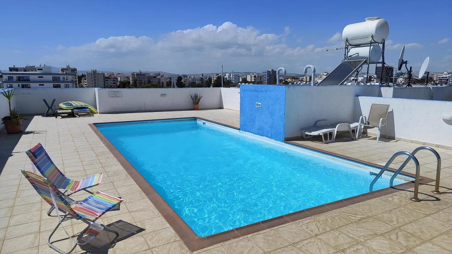 Carisa Downtown With Rooftop Pool ラルナカ